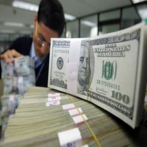 احتمالات خفض الفائدة الأمريكية تهبط بالدولار لأقل مستوى في 7 أسابيع