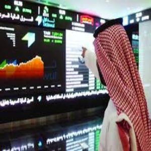 مؤشر سوق الأسهم يغلق مرتفعًا
