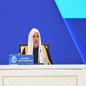 الأمين العام لرابطة العالم الإسلامي يشاركُ في حفلَ افتتاح "مؤتمر قادة الأديان"