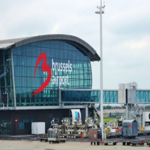 مطار بروكسل يطلب من شركات الطيران إلغاء 50% من رحلات المغادرة غداً