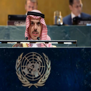 نيابةً عن سمو ولي العهد وبالشراكة مع الرئيس الفرنسي.. سمو وزير الخارجية يترأس مؤتمر تنفيذ حل الدولتين