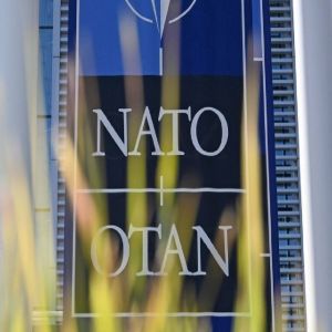 الناتو يحذر روسيا من أنه سيستخدم "جميع الوسائل" للدفاع عن الحلفاء