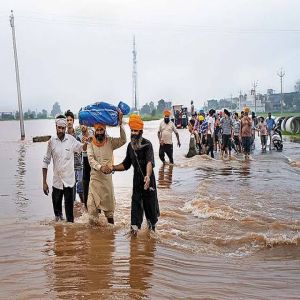 إجلاء 3.2 مليون من المناطق المتضررة بالفيضانات في باكستان