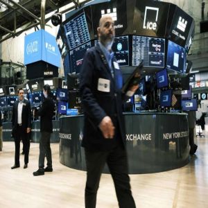 الأسهم الأمريكية تتحول إلى التراجع.. والأوروبية تتباين