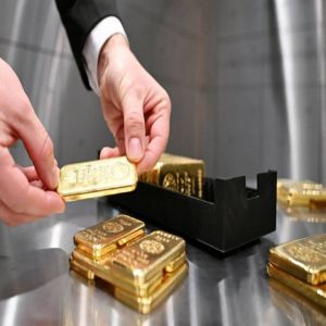 الذهب يتراجع وسط ترقب لبيانات التضخم الأمريكية