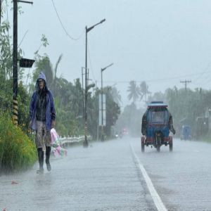 عاصفة قوية تضرب الفلبين توقع قتلى وتجلي 400 ألف شخص