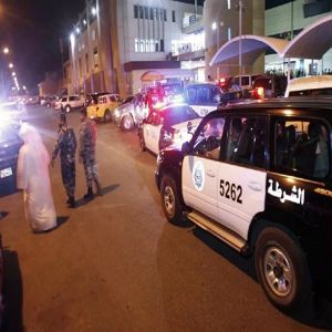 الكويت.. خادمة تضع طفلاً في الغسالة