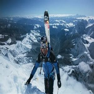 أول إنسان يتزلج من قمة إيفرست دون أكسجين