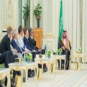 نيابة عن خادم الحرمين الشريفين.. سمو ولي العهد يتسلم أوراق اعتماد سفراء عدد من الدول الشقيقة والصديقة المعينين لدى المملكة