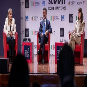 وزير السياحة يشارك في قمة المجلس العالمي للسفر والسياحة في روما