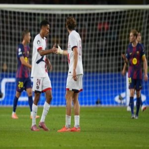 سان جيرمان يحول تأخره لفوز مثير على برشلونة بدوري الأبطال