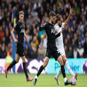 قدوس يقود توتنهام لفوز مثير على ليدز