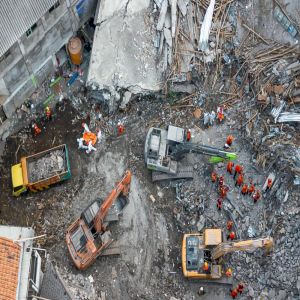 إندونيسيا.. ارتفاع حصيلة انهيار مدرسة إلى 45 قتيلًا