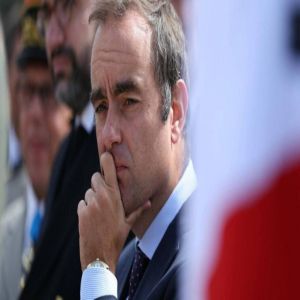 استقالة رئيس الوزراء الفرنسي