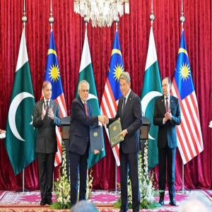 باكستان وماليزيا تتفقان على تعزيز التعاون الثنائي وتوقعان 6 مذكرات تفاهم