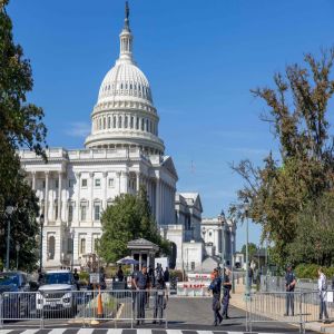 واشنطن.. اقتحام مبنى الكابيتول وإحراق القاعة الرئيسية