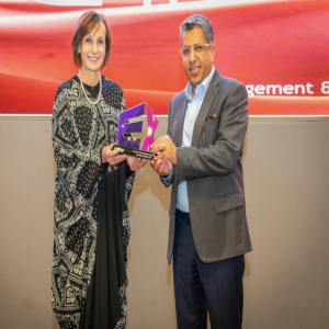 أرامكو السعودية تفوز بجائزة "الشركة عالية الأداء" بصفتها أول شركة كبرى في قطاع النفط والغاز