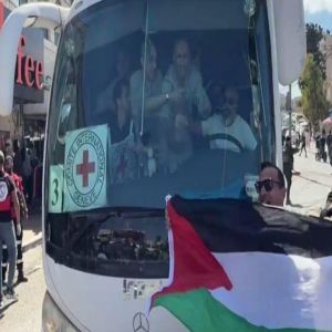 الاحتلال يفرج عن 96 معتقلا من “عوفر” في إطار المرحلة الأولى من اتفاق وقف إطلاق النار