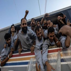 اسرائيل تفرج عن 1968 معتقلاً فلسطينياً مقابل 20 رهينة