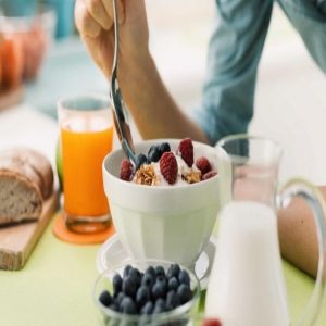 دراسة تحذر: تخطي وجبة الإفطار يزيد مخاطر الأمراض المزمنة بـ26%