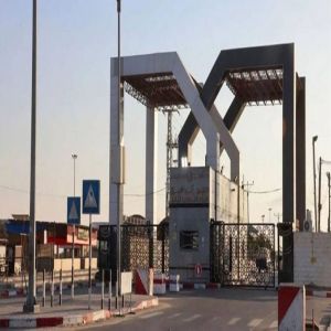 إسرائيل تقرر إغلاق معبر رفح وتقلص دخول المساعدات حتى إعادة جميع جثث الرهائن