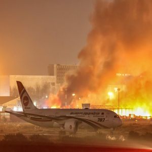 حريق في المطار الرئيسي ببنجلاديش يوقف حركة الطيران