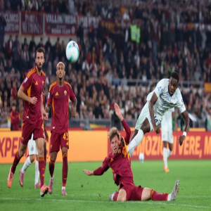 إنتر يهزم روما ليشعل سباق قمة الدوري الإيطالي