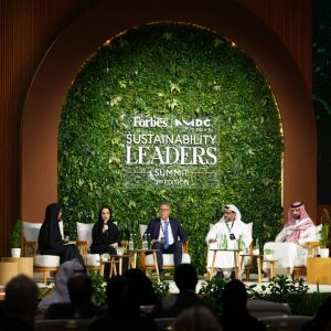 قمة فوربس الشرق الأوسط لقادة الاستدامة تختتم أعمالها  بتأكيد دور الشباب والتكنولوجيا في بناء اقتصاد أكثر استدامة