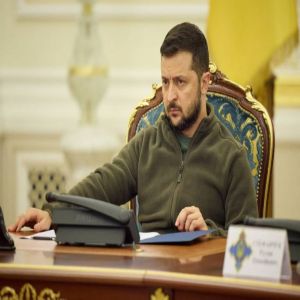 زيلينسكي يبدي استعداده للانضمام إلى قمة ترامب وبوتين حال دعوته