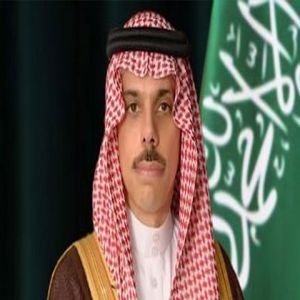 وزير الخارجية يبحث المستجدات الإقليمية والدولية مع نظيره الماليزي