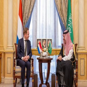 وزير الخارجية يستقبل نظيره الهولندي ويبحث معه العلاقات الثنائية وسُبل تنميتها
