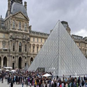 إدارة متحف اللوفر تقدر قيمة أضرار سرقته بـ88 مليون يورو