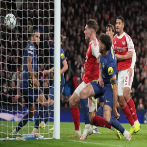 آرسنال يسحق أتليتيكو مدريد برباعية في دوري أبطال أوروبا