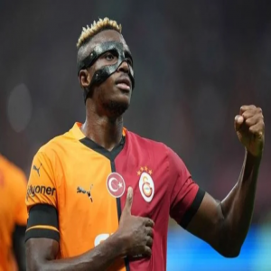 حكيمي وصلاح وأوسيمن ينافسون على جائزة أفضل لاعب أفريقي