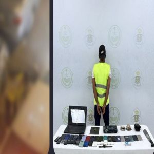 شرطة الرياض تقبض على وافد اعتدى على قائد مركبة ومرافقه في أحد أحياء العاصمة شرطة الرياض تقبض على وافد اعتدى على قائد مركبة ومرافقه في أحد أحياء العاصمة