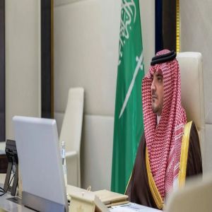 الأمير عبدالعزيز بن سعود يدشّن وحدة الأورام المتنقلة بوزارة الداخلية