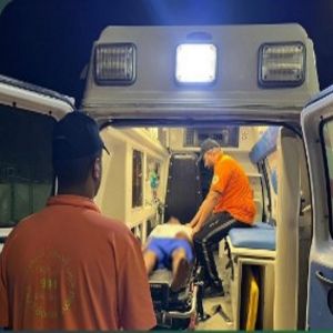 حرس الحدود بمنطقة جازان ينقذ مقيمًا من الغرق أثناء ممارسته السباحة حرس الحدود بمنطقة جازان ينقذ مقيمًا من الغرق أثناء ممارسته السباحة