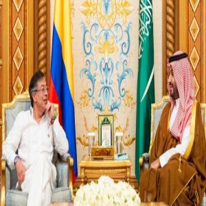 سمو ولي العهد يلتقي رئيس جمهورية كولومبيا