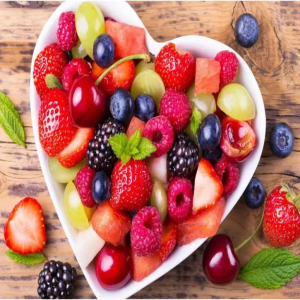 4 فواكه تحافظ على صحة العين وتقلل إجهاد الشاشات