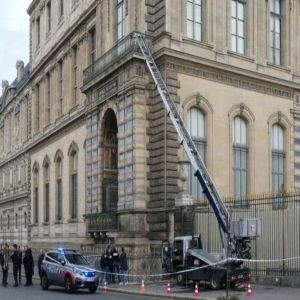 سرقة اللوفر.. اتهام امرأة بالتورط في الجريمة