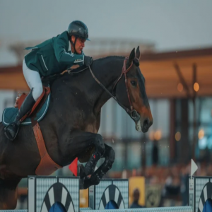 فرسان بريطانيا يتصدرون ختام بطولة لونجين العالمية بالرياض