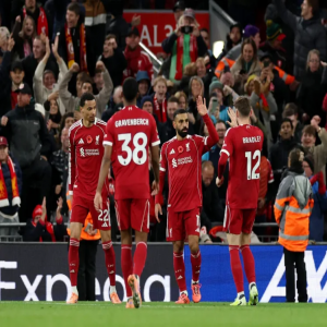 ليفربول يفوز على أستون فيلا بثنائية في الدوري الإنجليزي