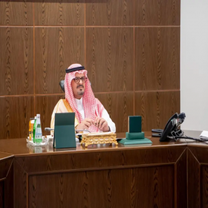 نائب أمير منطقة مكة المكرمة يرأس اجتماع جاهزية منظومة الحج