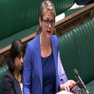 وزيرة الخارجية البريطانية تدعو إلى زيادة المساعدات الإنسانية لقطاع غزة