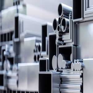 أسعار الألمنيوم إلى أعلى مستوى في 30 شهراً