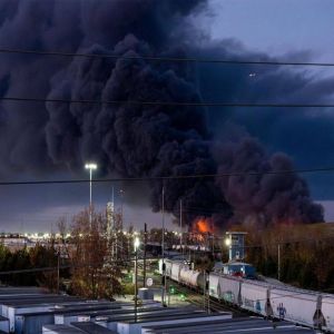 مقتل 3 أشخاص وإصابة 11 جراء تحطم طائرة شحن بولاية كنتاكي الأمريكية