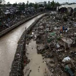 فيتنام تغلق 6 مطارات بسبب الإعصار كالمايجي