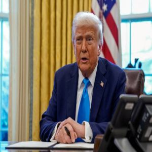 أعلن الرئيس الأمريكي دونالد ترامب أن أي مسؤول أمريكي لن يحضر قمة مجموعة العشرين التي ستعقد في جنوب إفريقيا، مكررا مزاعمه حول تعرض الأقلية البيضاء "للقتل والذبح" بشكل ممنهج في هذا البلد الإفريقي. وكان ترامب قد أعلن في سبتمبر أن نائب الرئيس جاي دي فانس سينو