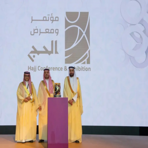 نائب أمير منطقة مكة المكرمة يكرّم وزارة الإعلام الشريك الإعلامي في مؤتمر ومعرض الحج 1447هـ