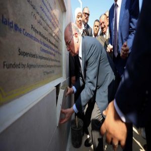 رئيس الوزراء الفلسطيني يضع حجر الأساس لمشروع نقاط الربط لنظام تزويد المياه بالجملة في عابود